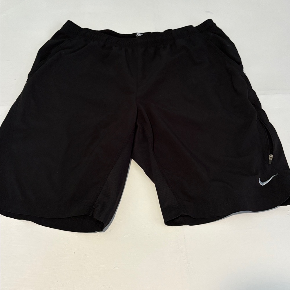 Nike Dri-FIT Black Shorts size Medium 2 front pockets and Zipper Pocket